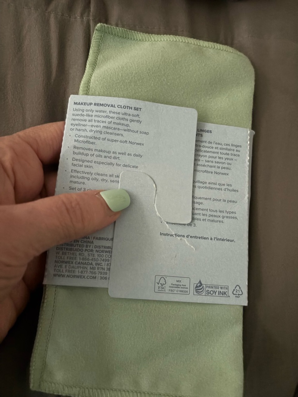 Norwex Face makeup remover cloths, pack of 2, never used but for one which I hav - Picture 2 of 6